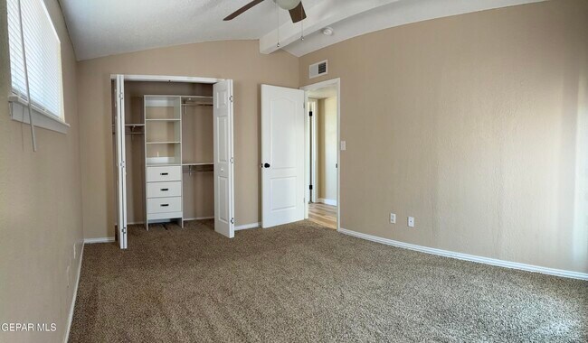 Building Photo - 5527 Carousel Dr