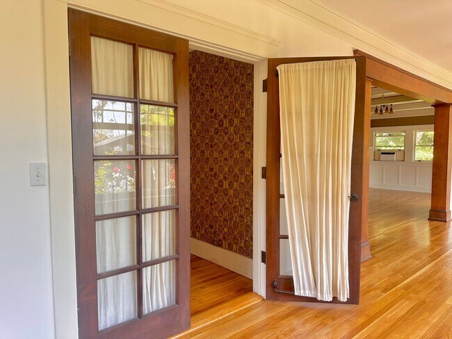 Building Photo - Meticulously Restored 1920s Craftsman on a Private, Hedged Lot | Pet Friendly!