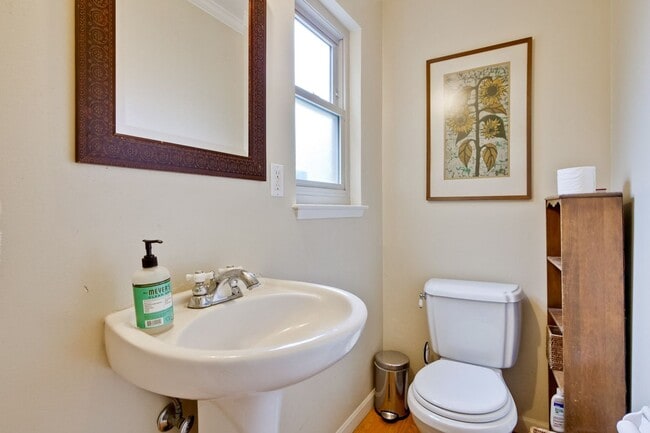 Building Photo - Amazing Midtown Home on a Quiet Cul-de-sac.