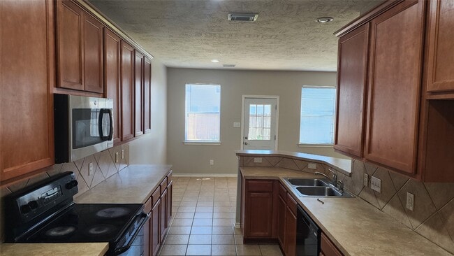 Building Photo - 11428 Hackmatack Way