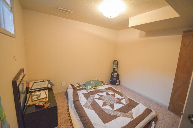 Building Photo - Fantastic 2 bed 2.5 bath Home In Cul-De-Sa...