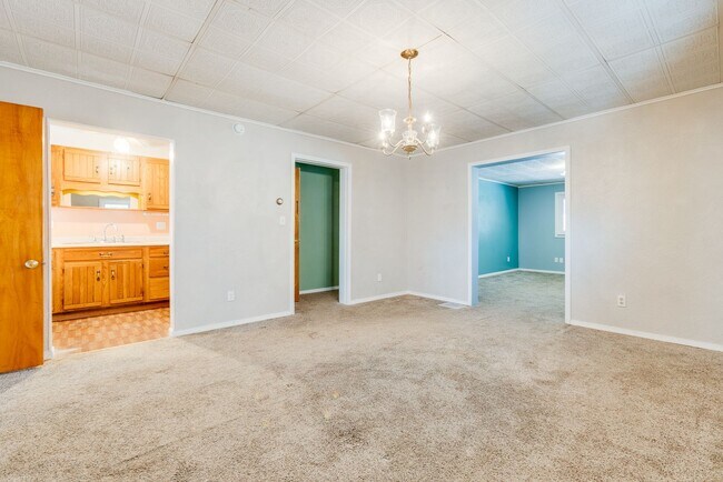 Building Photo - AVAILABLE NOW! 3 bed, 2 bath AMAZING House in Allentown!!!