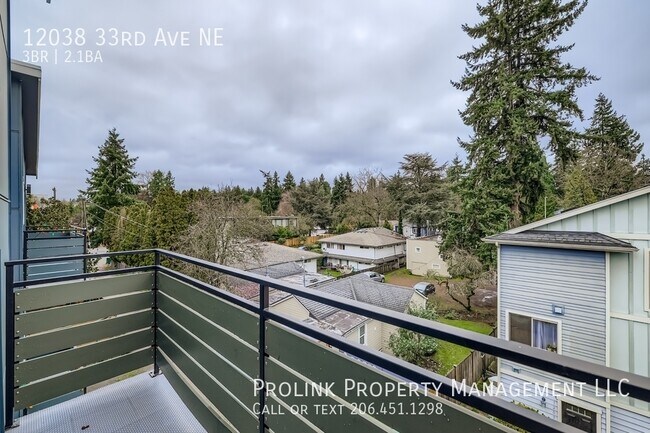 Building Photo - 12038 33rd Ave NE