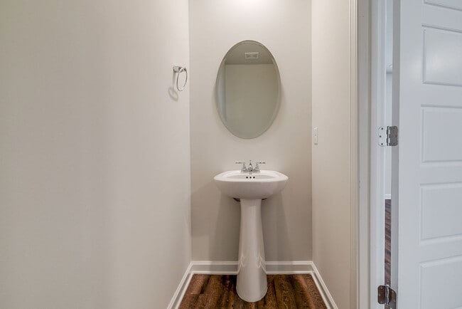 Building Photo - 3 Bed 2.5 Bath TOWNHOMES with MOVE-IN-SPECIALS!!