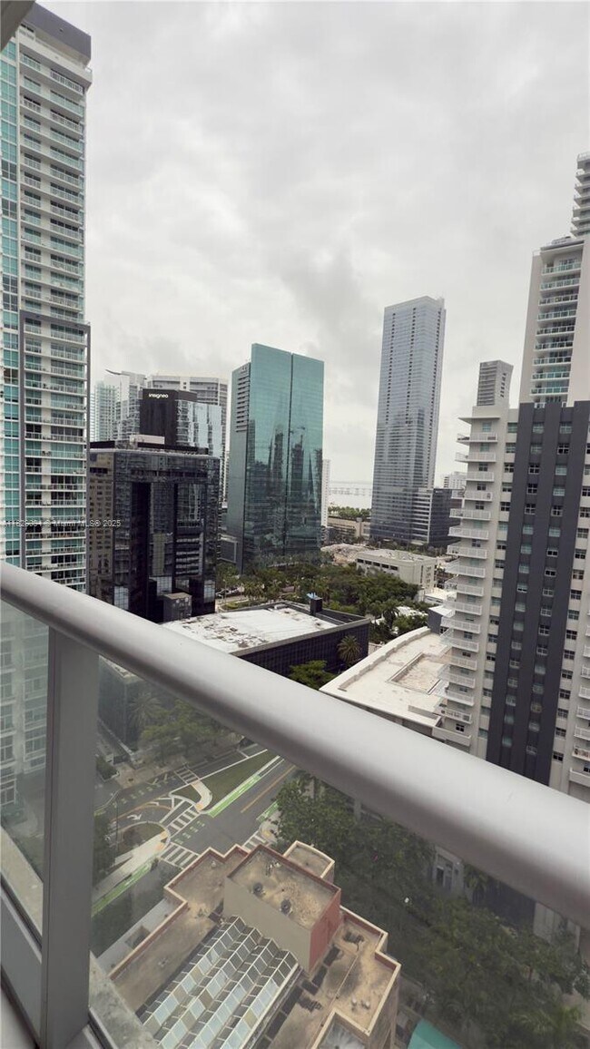 Building Photo - 1100S S Miami Ave