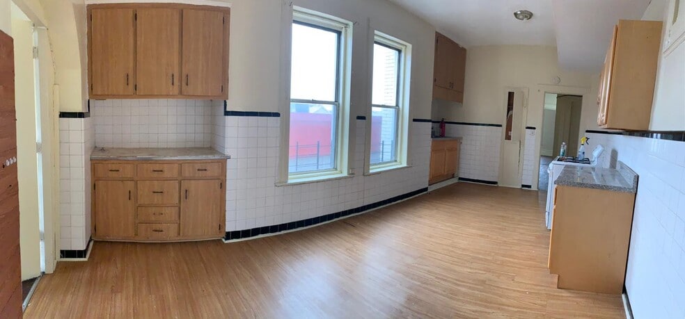 Kitchen - 105 Roseville Ave