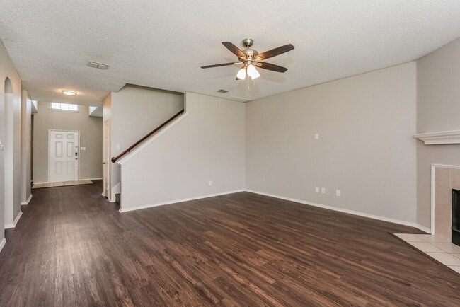 Building Photo - 1010 Hanover Dr