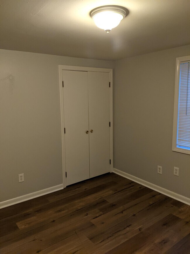 Building Photo - 64 Center St