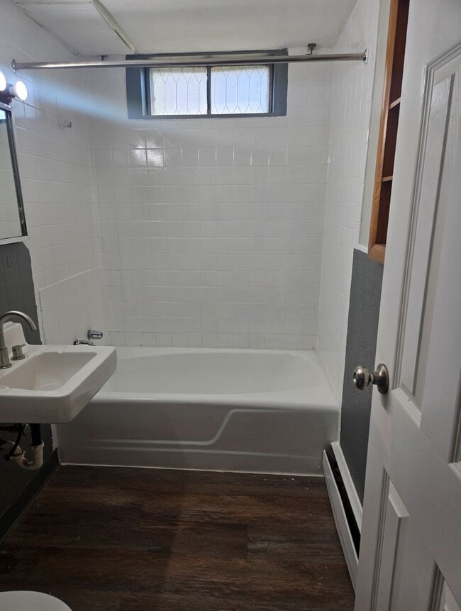 Building Photo - $550 - 1 bed 1 bath - Multi-Family