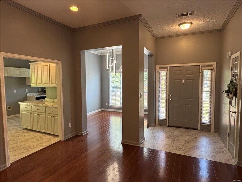 Building Photo - 6272 Deerwood Dr