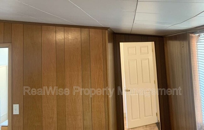 Building Photo - 940 SE N St