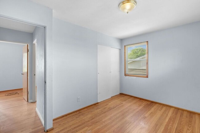 Building Photo - 515 Topaz Ave