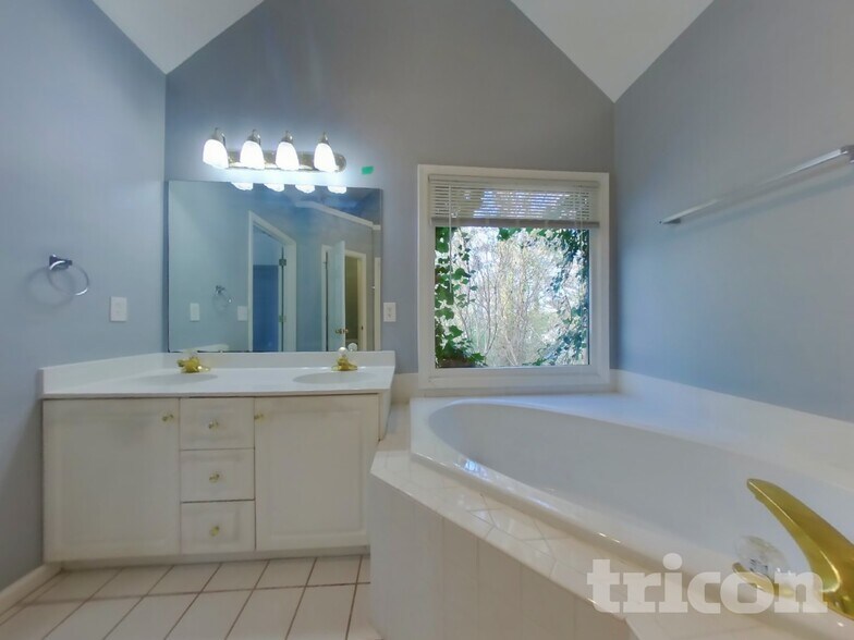 Building Photo - 5024 Kendall Station NW