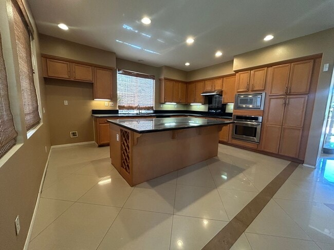 Building Photo - Spacious 5-Bedroom Home with Stunning Views