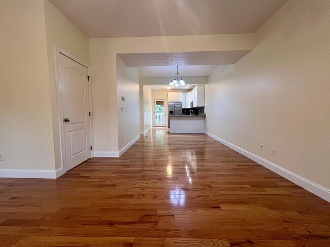 Building Photo - 304 Villa View Dr