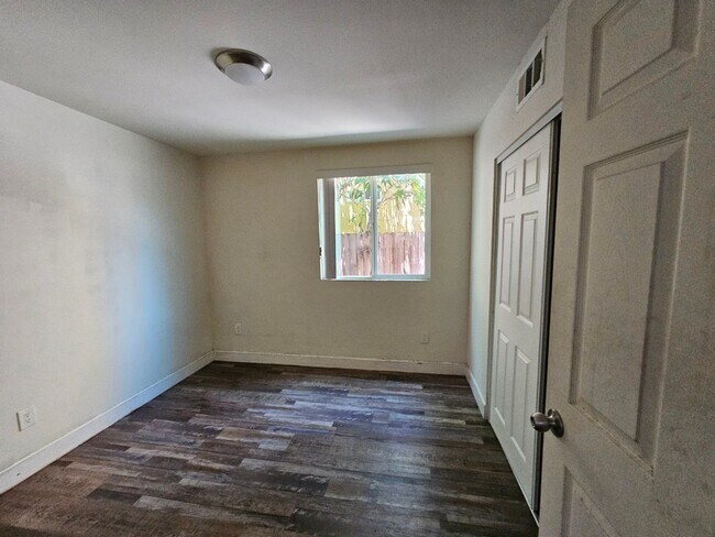 Building Photo - 23(1456,1458)