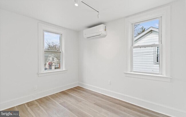 Building Photo - 715 E Haverford Rd