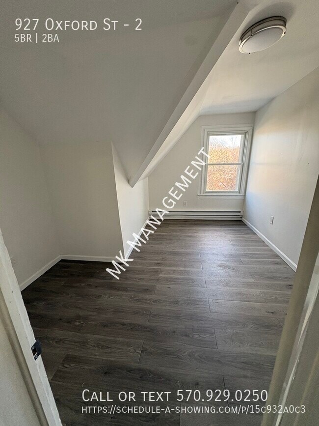 Building Photo - 927 Oxford St