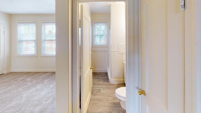 Building Photo - 1018 Stoll St