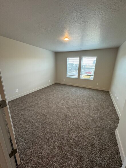 Building Photo - 4029 S Woodland Ave