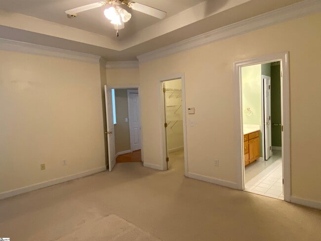 Building Photo - 301 Fortuna Dr
