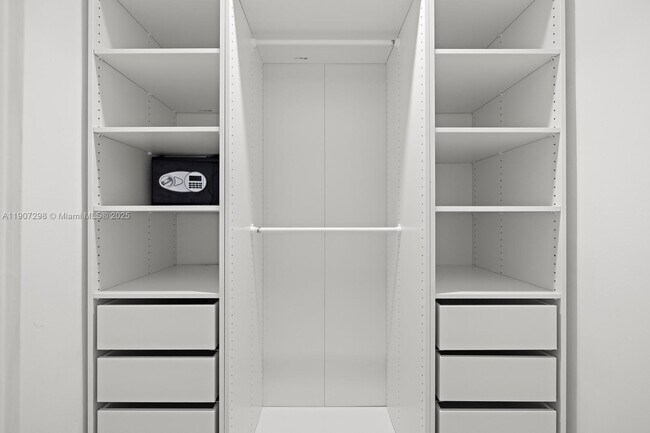 Building Photo - 2301 Collins Ave