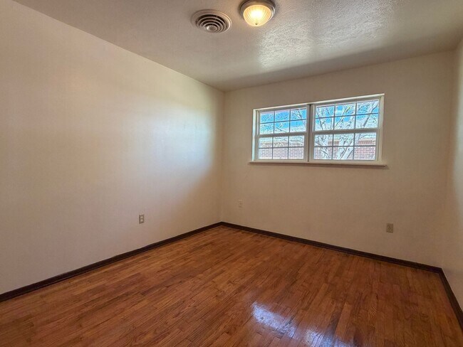 Building Photo - 84 SW 45th St