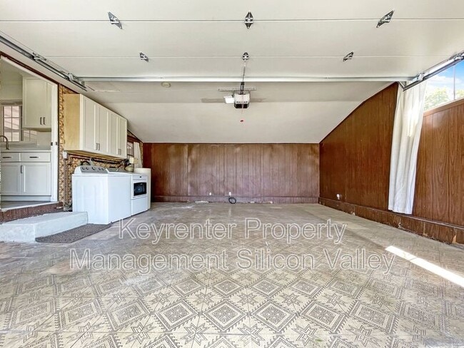 Building Photo - 3100 Santa Maria Ave