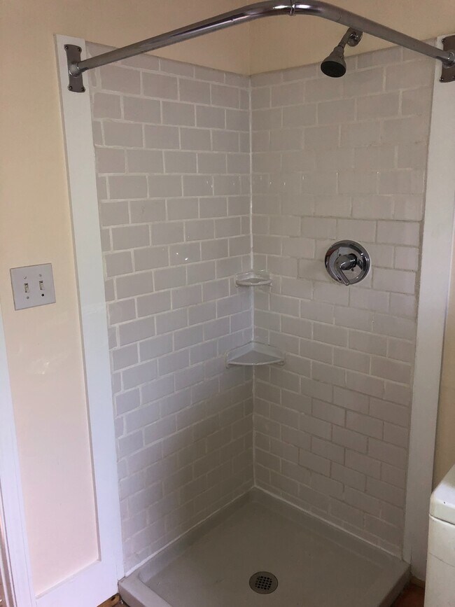 Building Photo - 2bd/2ba w/ Bonus Room & Large Backyard in Grant Park!!