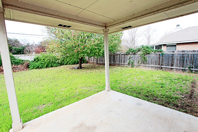 Building Photo - Nice Three Bedroom, 2 1/2 Bath Home In Sou...