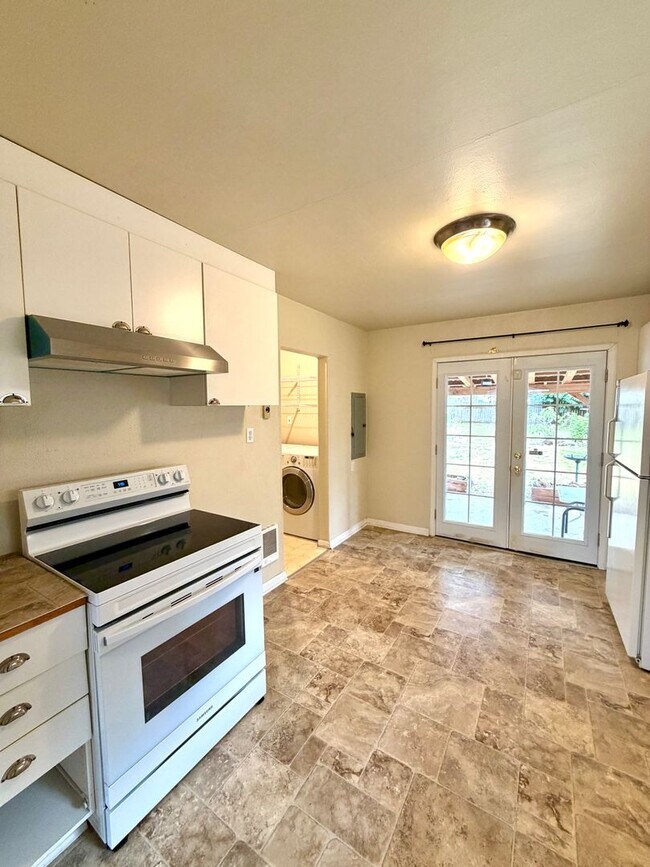 Building Photo - Cute 2 Bedroom in Tacoma