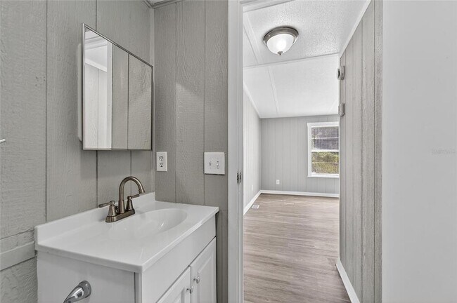 Building Photo - 39256 Lizabeth Cir