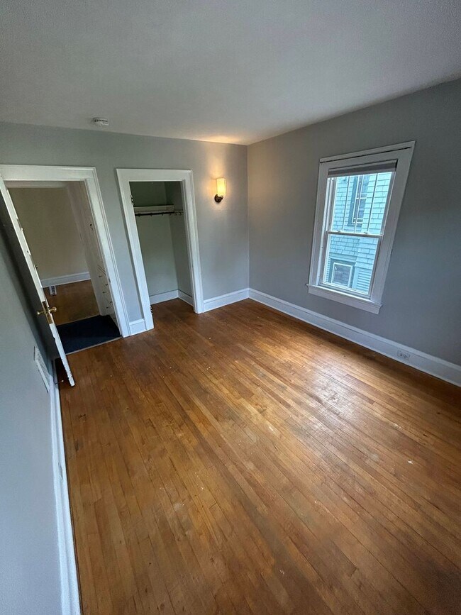 Building Photo - 43 Isham St
