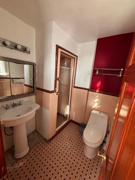 Building Photo - 2306 Napfle St