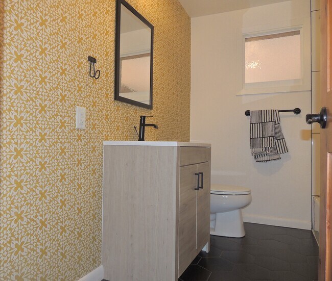 Building Photo - 831 26 Rd