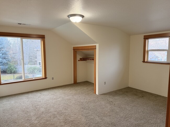 Building Photo - 139 Max Loop