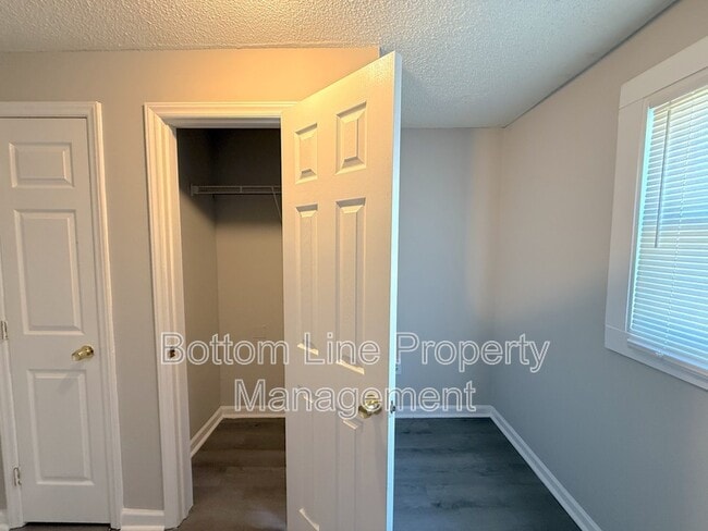 Building Photo - 912 N Morris St