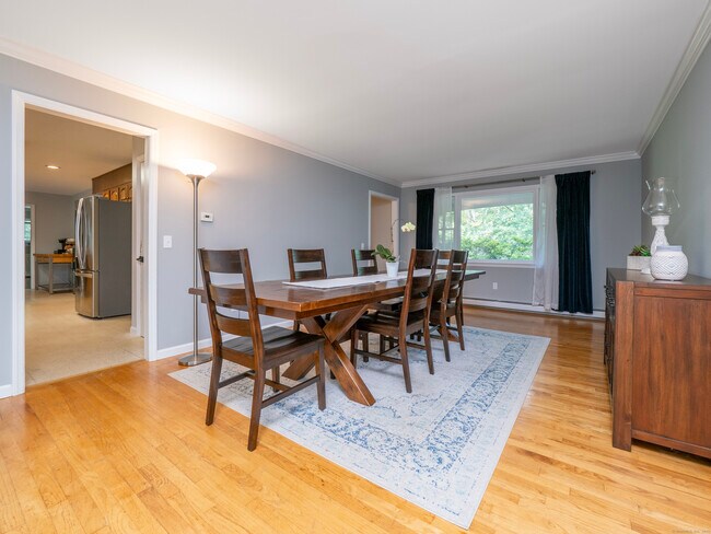 Building Photo - 31 Carriage House Dr