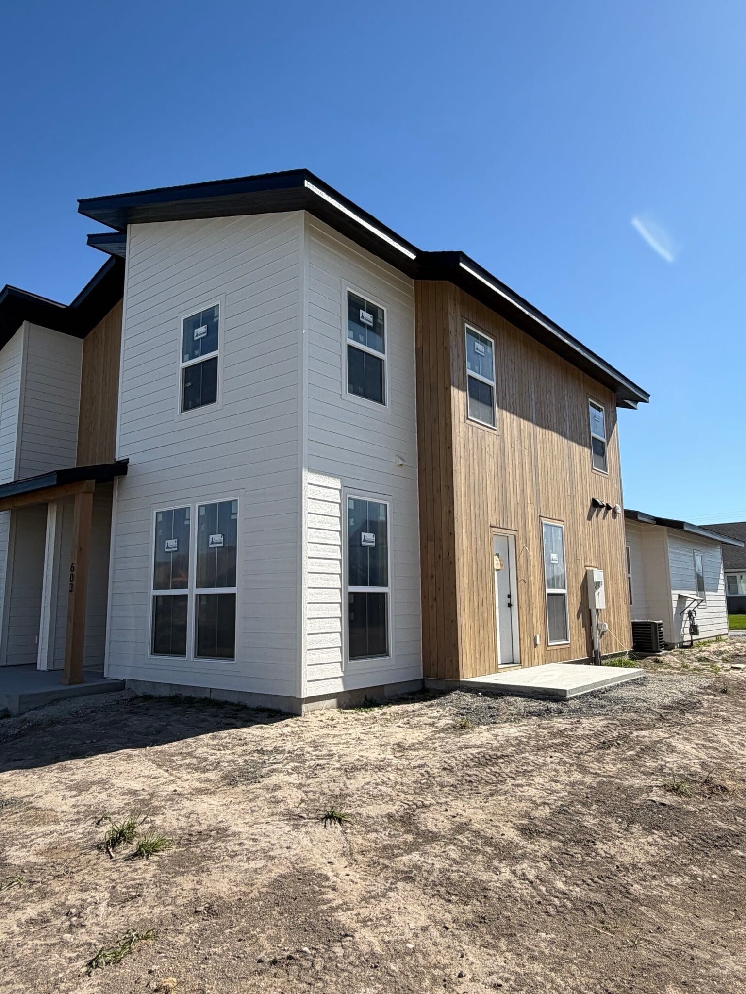 Building Photo - 603 Holstein Wy