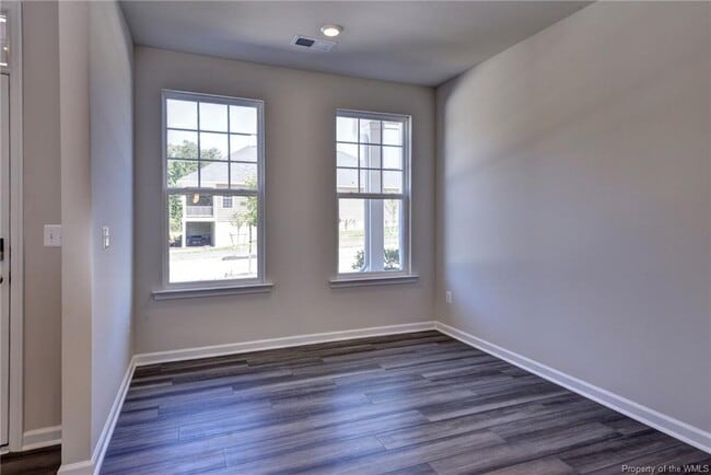 Building Photo - 4090 Isaac Cir
