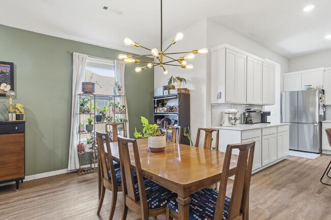 Building Photo - Quiet 4 Bedroom Oasis in Farmington