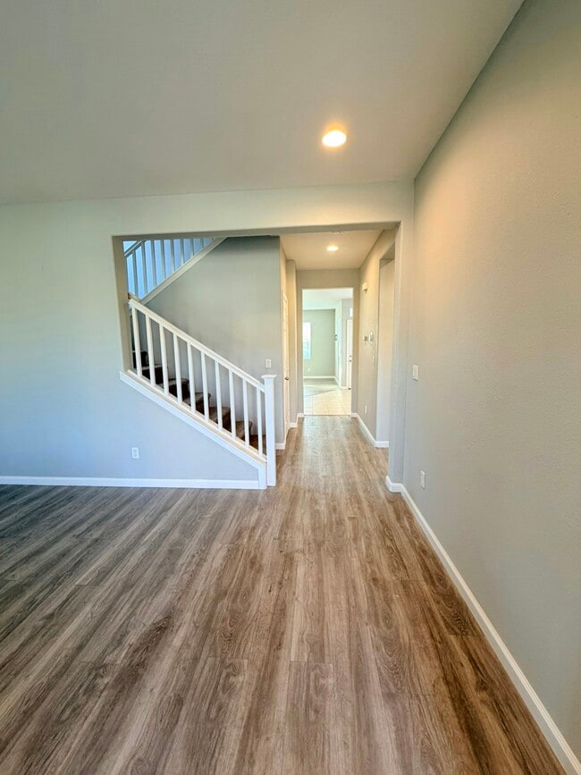 Building Photo - 4375 Tropaz Ln