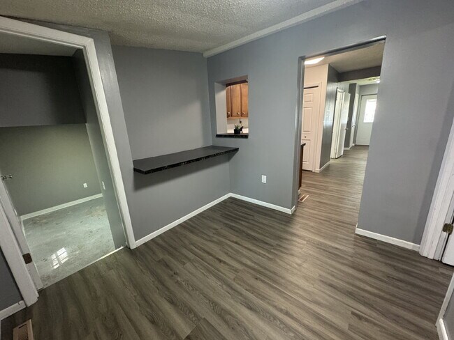 Building Photo - Charming 3-Bedroom Haven in Springfield with Spacious Living!