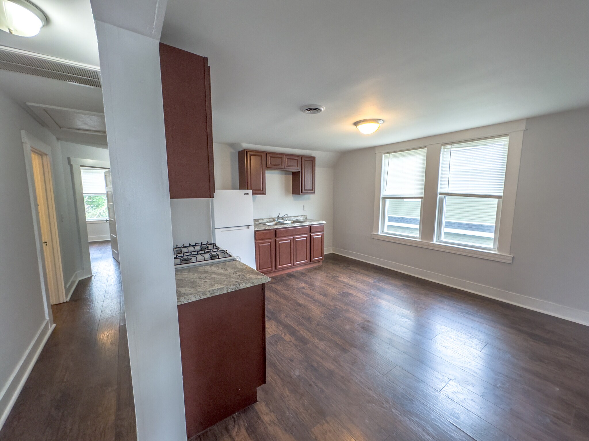 Building Photo - 255 County St