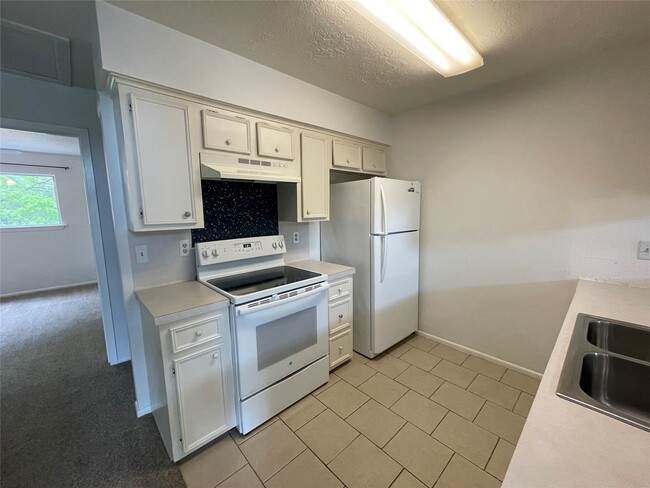 Building Photo - 2A Thunderbird Dr