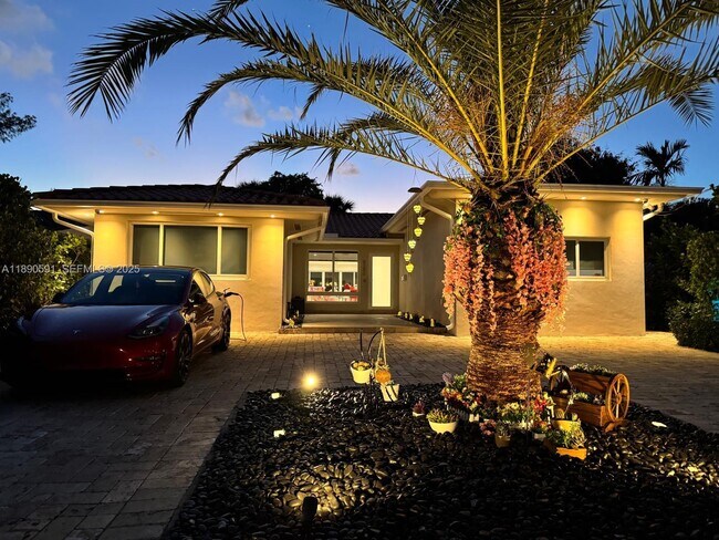 Building Photo - 9240 Byron Ave