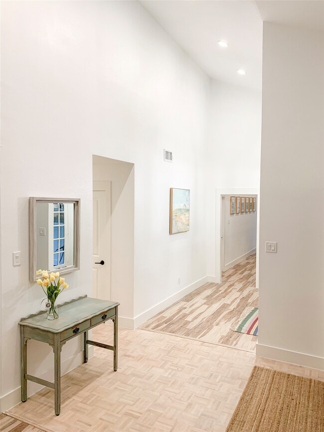 Building Photo - 5 Sandlily Ct