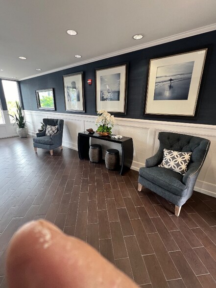 Building Photo - 1901 S Victoria Ave