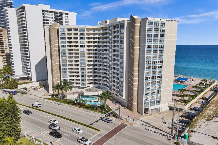 Building Photo - 3180 S Ocean Dr