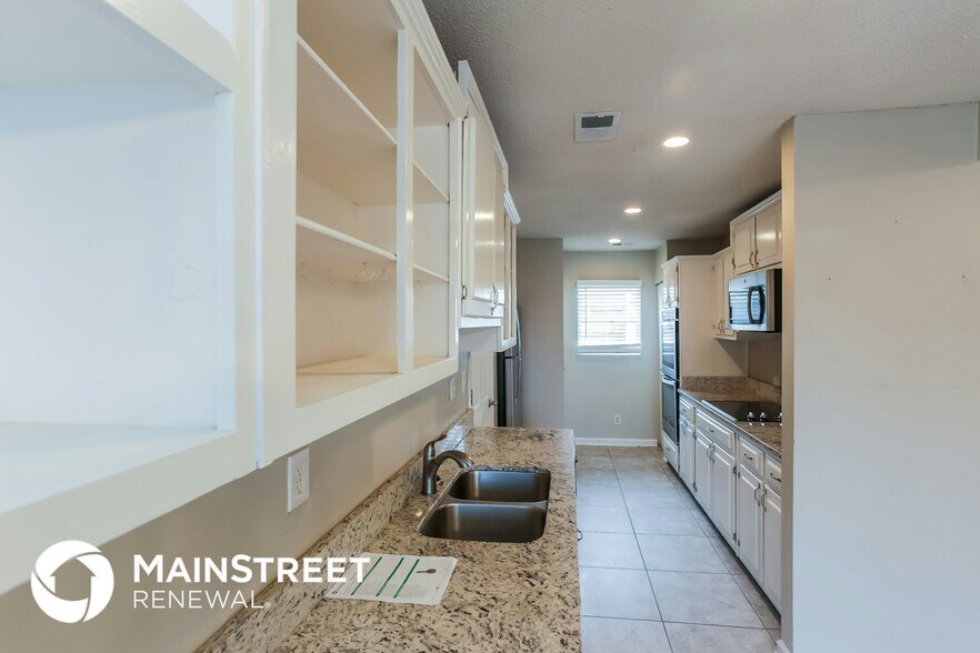 Building Photo - 6659 Ross Manor Dr